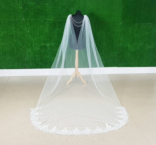 3M Lace Edge Cape