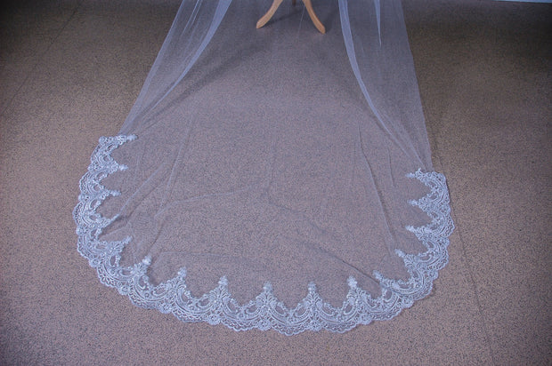 3M Lace Edge Cape