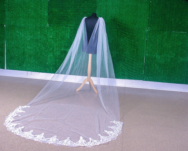 3M Lace Edge Cape