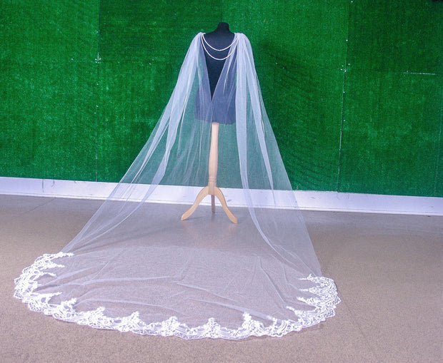 3M Lace Edge Cape